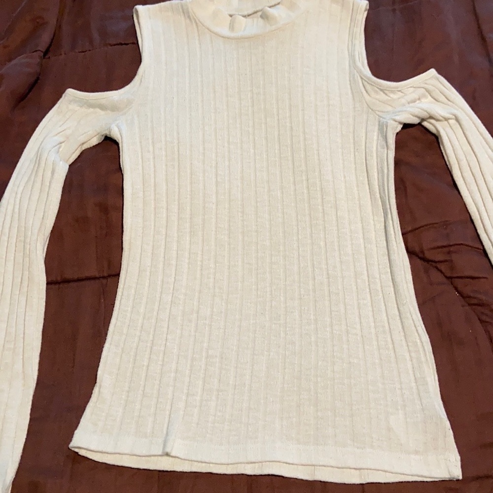 Cold Shoulder Pullover By American Eagle Brand - image 8